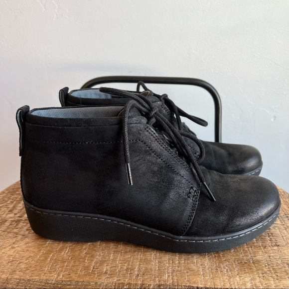 Dansko Womens Black Ellen Chukka Bootie 